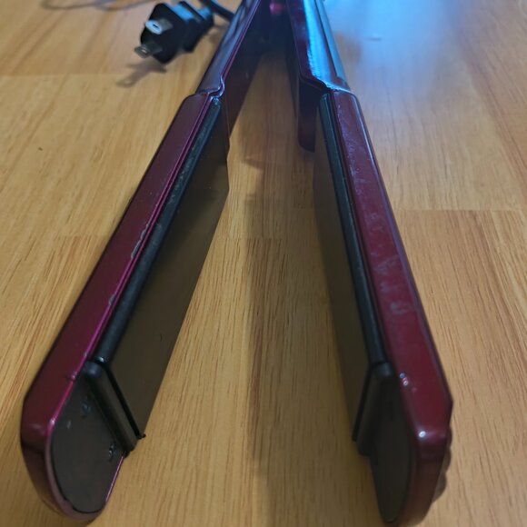 Conair Flat Iron | Purple | Hair Straightener | ONLY $5.00 - Picture 1 of 5